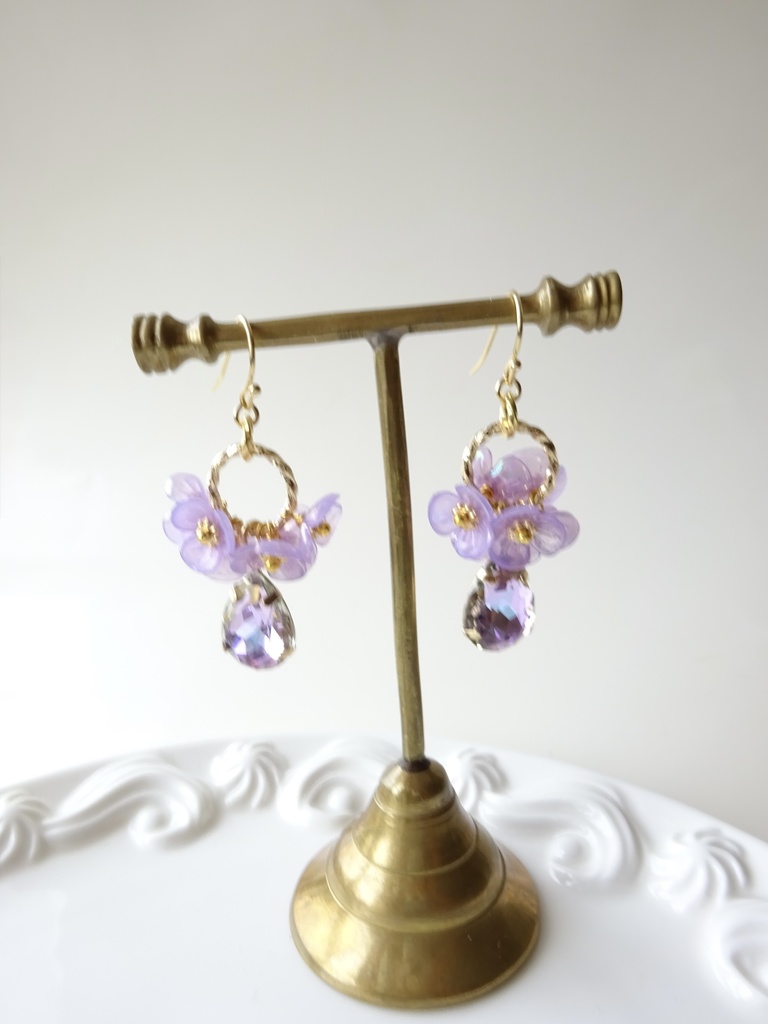 すみれのシャイニードロップピアス(イヤリングOK)