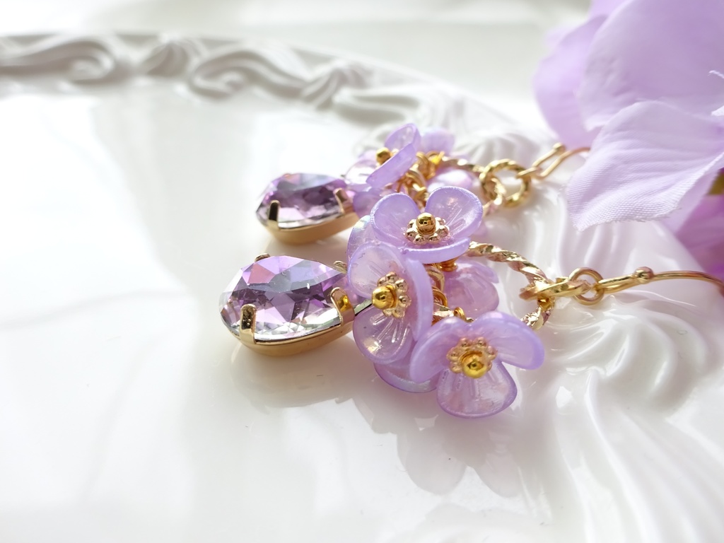 すみれのシャイニードロップピアス(イヤリングOK)