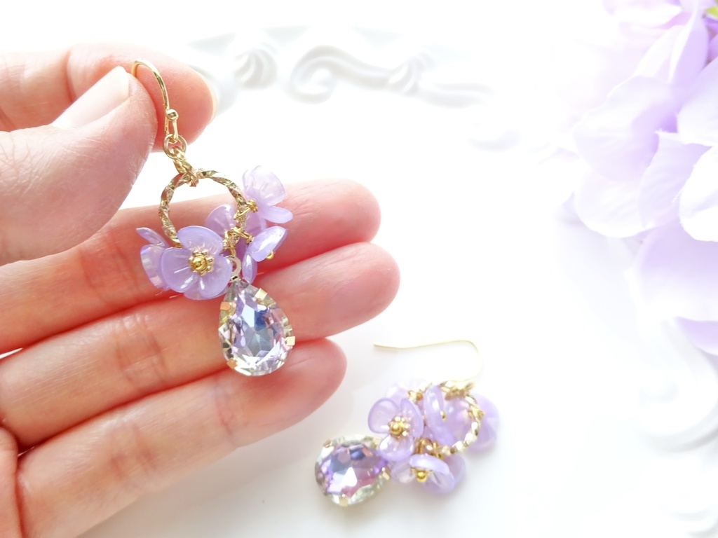 すみれのシャイニードロップピアス(イヤリングOK)