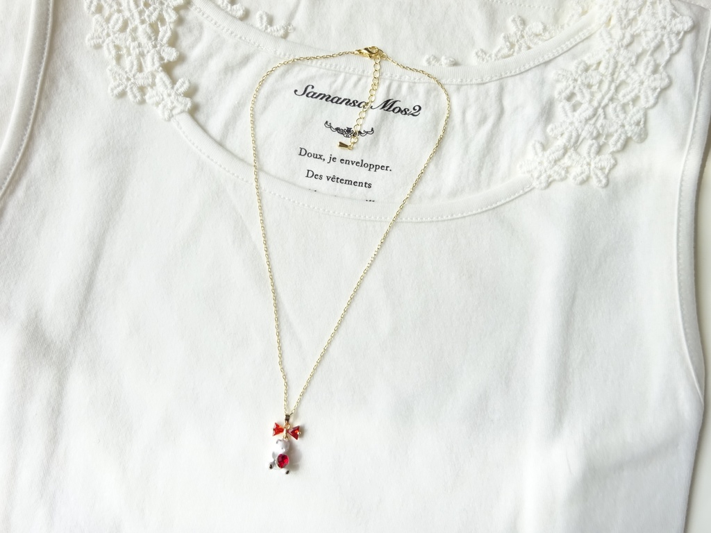 ハートを抱えたテディベアのネックレス