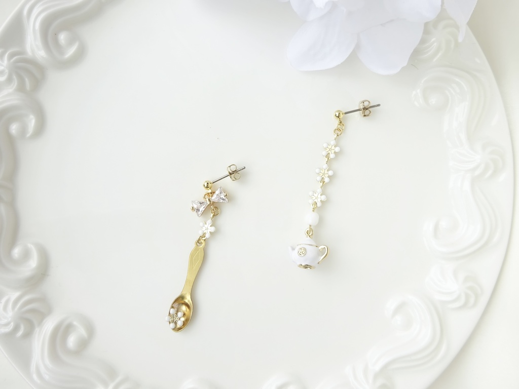 ジャスミンティーのピアス(イヤリングOK)