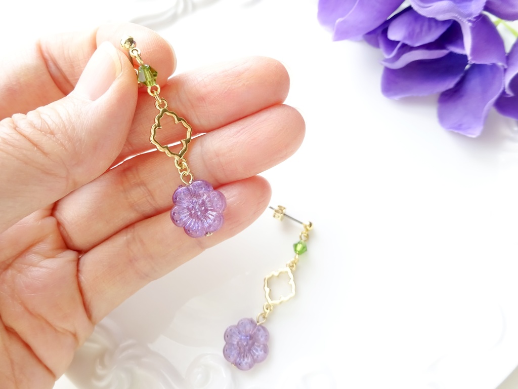 11時の花のピアス・パープル(イヤリングOK)