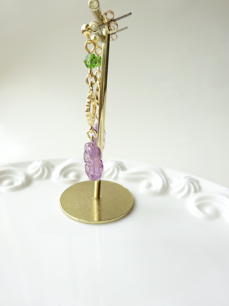 11時の花のピアス・パープル(イヤリングOK)