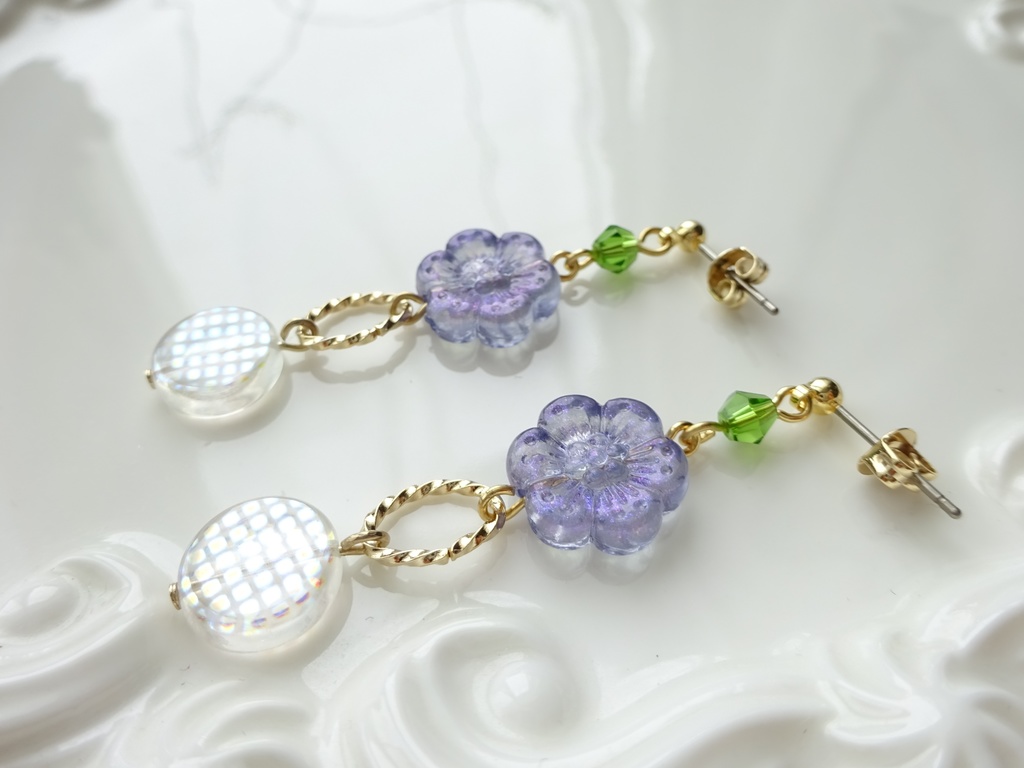 11時の花のピアス・青紫(イヤリングOK)