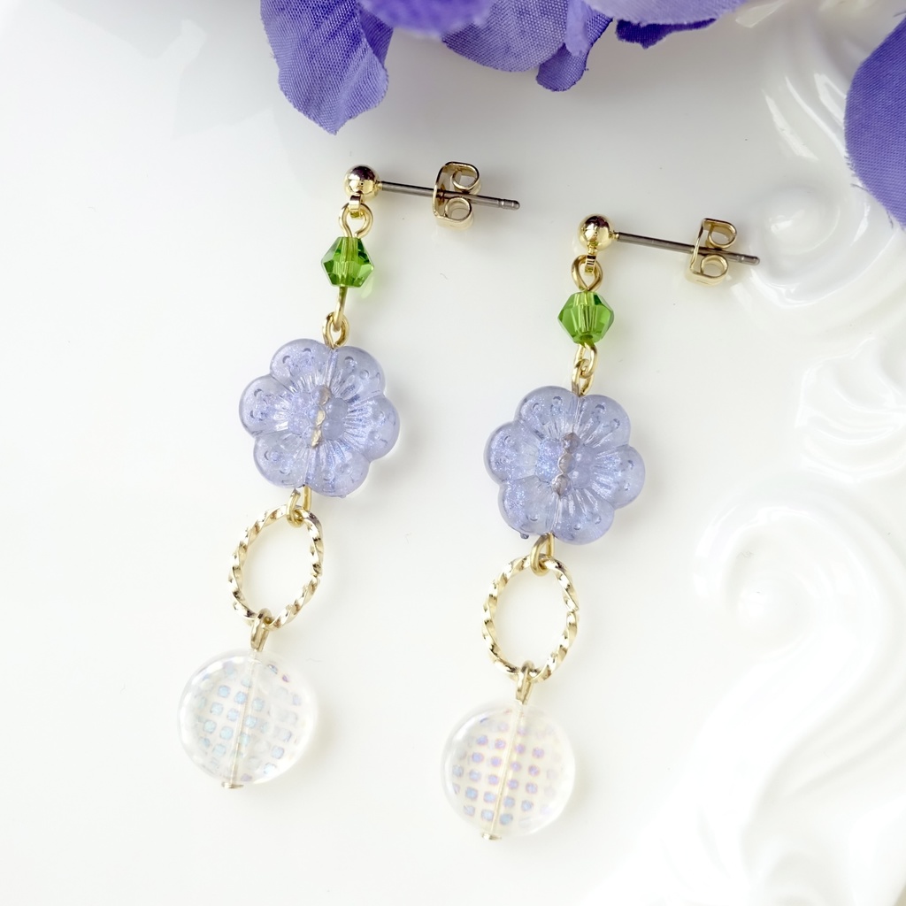 11時の花のピアス・青紫(イヤリングOK)