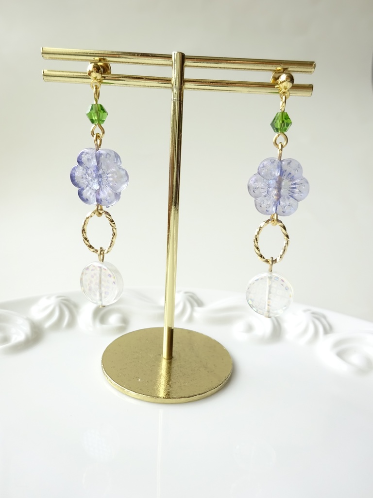 11時の花のピアス・青紫(イヤリングOK)