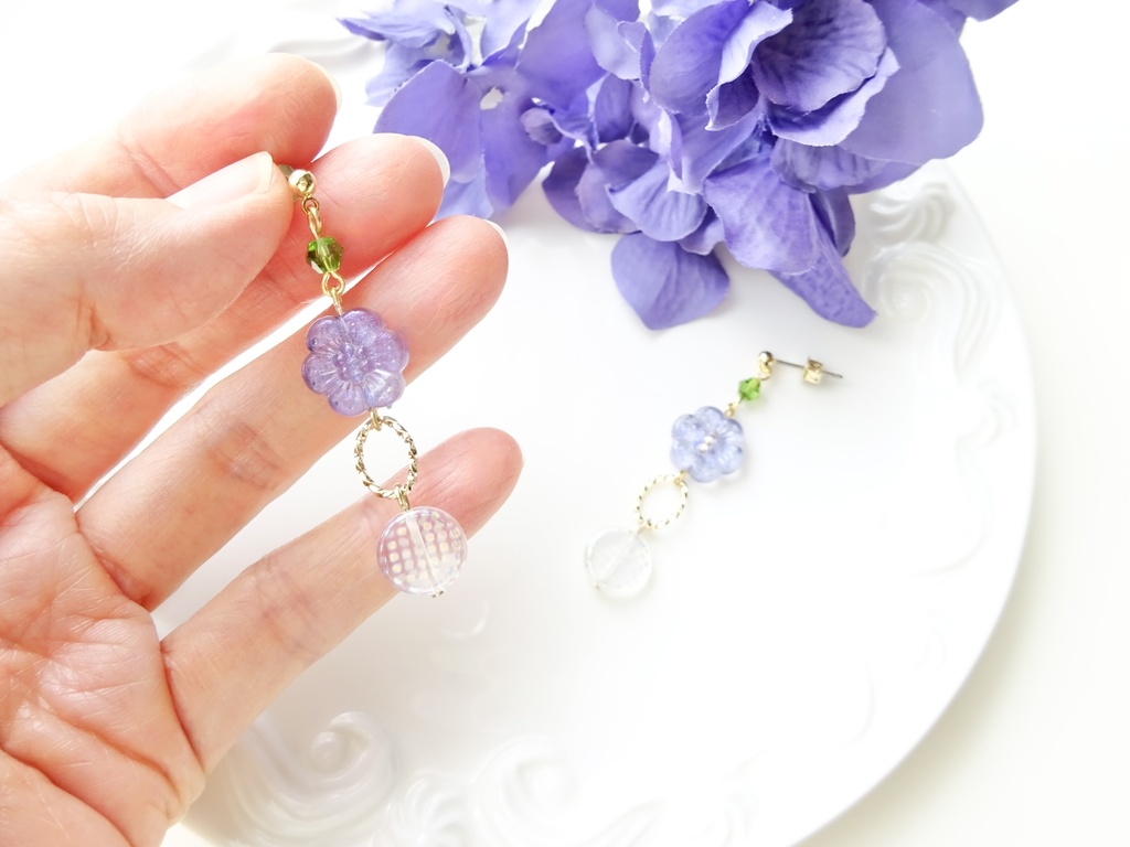 11時の花のピアス・青紫(イヤリングOK)