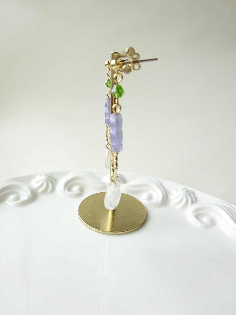 11時の花のピアス・青紫(イヤリングOK)