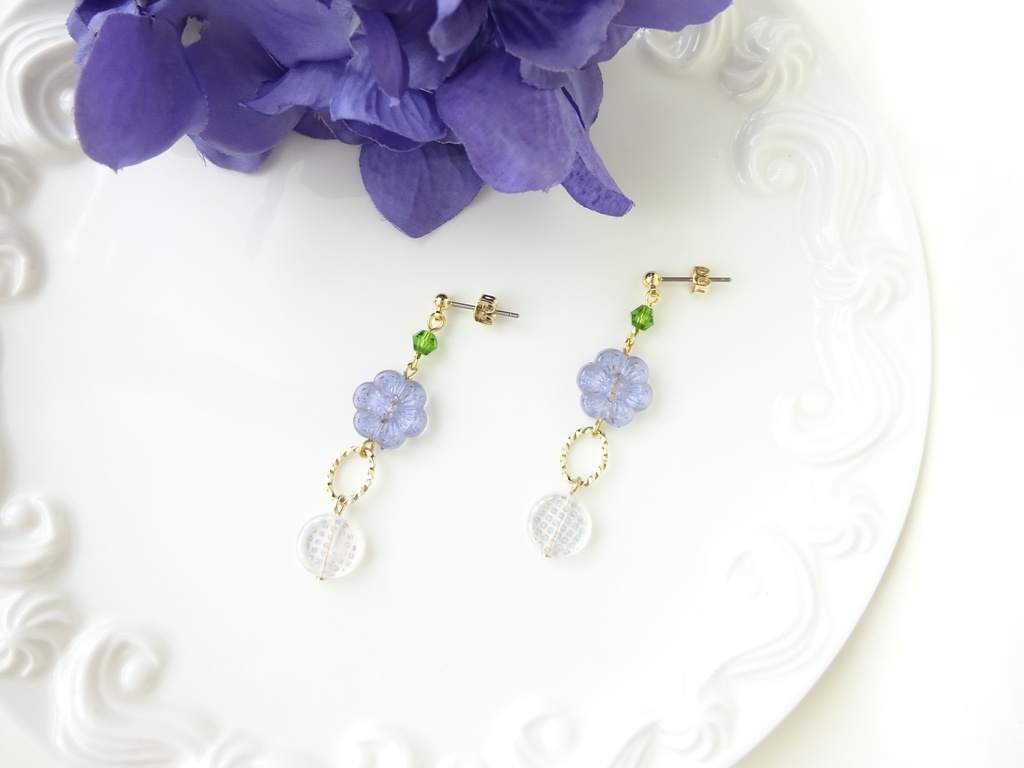 11時の花のピアス・青紫(イヤリングOK)