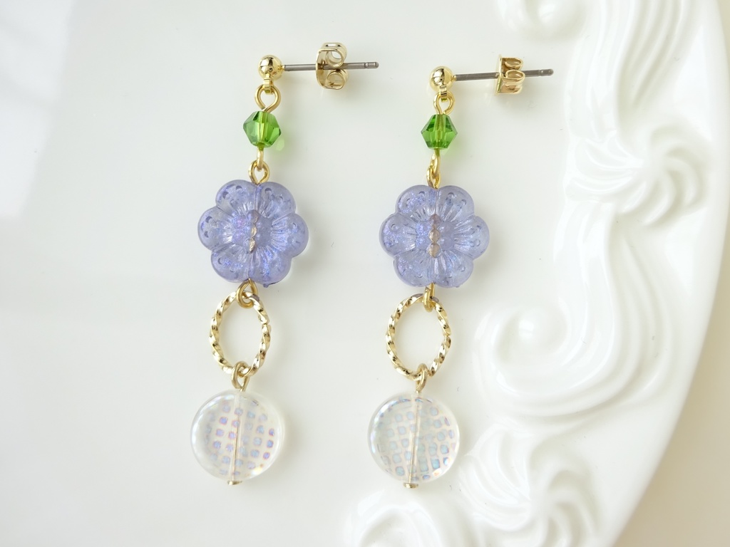 11時の花のピアス・青紫(イヤリングOK)