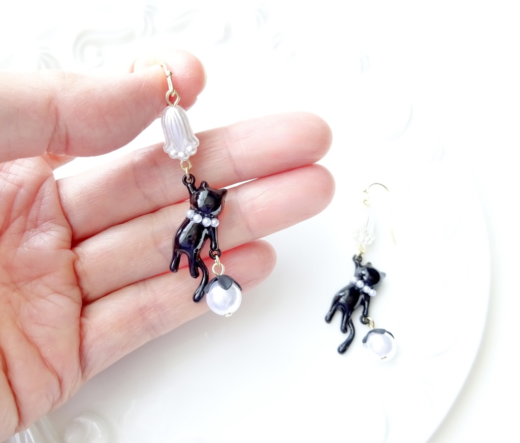 おめかし子猫のピアス(イヤリングOK)