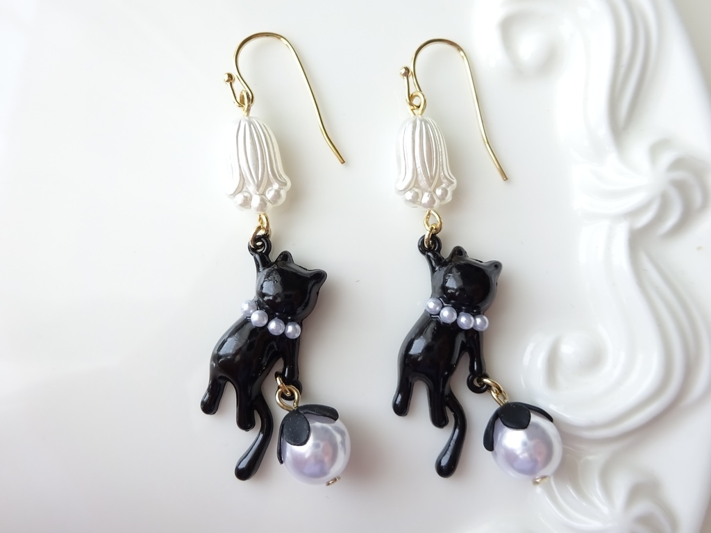 おめかし子猫のピアス(イヤリングOK)