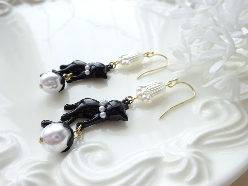 おめかし子猫のピアス(イヤリングOK)