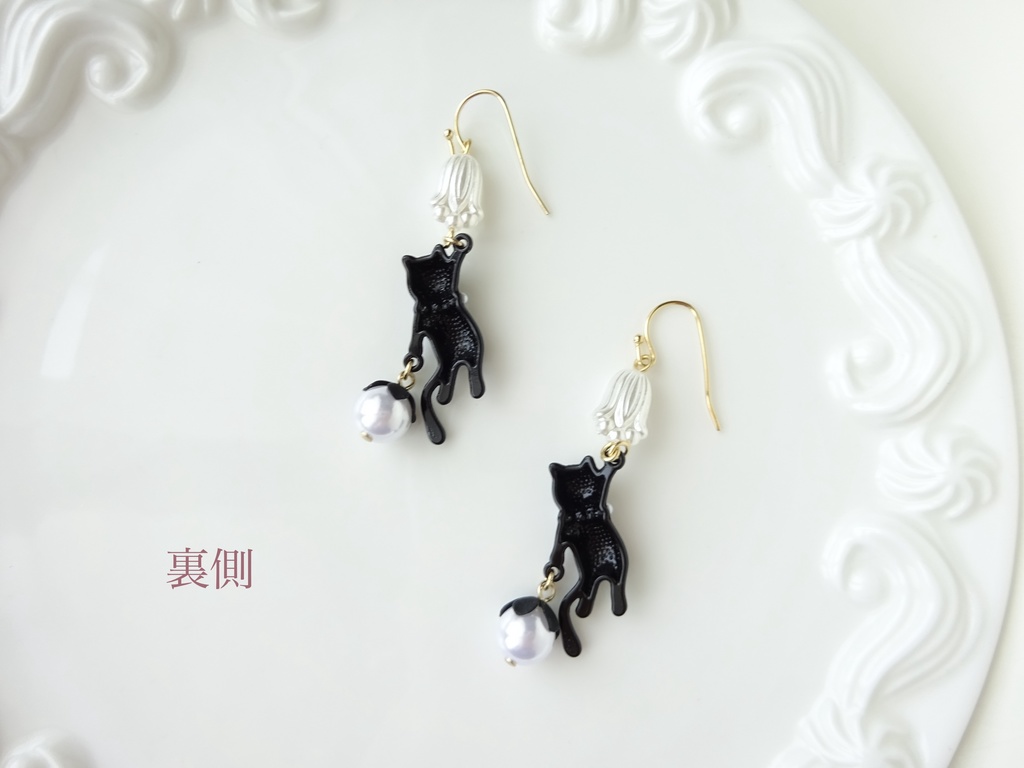 おめかし子猫のピアス(イヤリングOK)