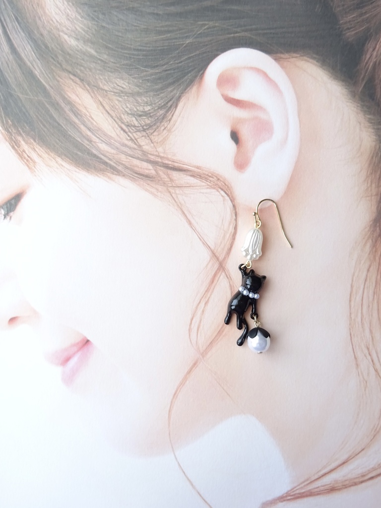 おめかし子猫のピアス(イヤリングOK)