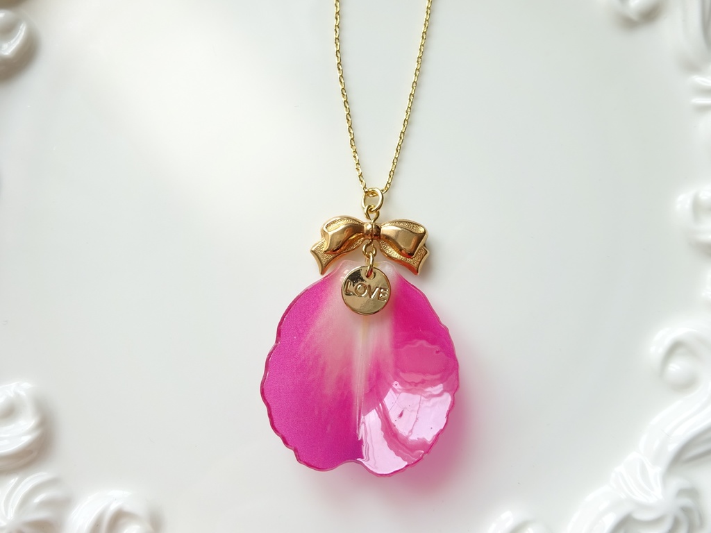 薔薇の花びらネックレス・ローズピンク