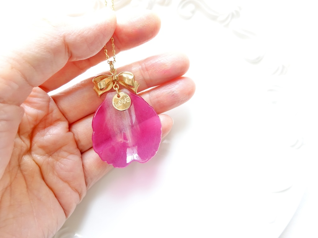 薔薇の花びらネックレス・ローズピンク