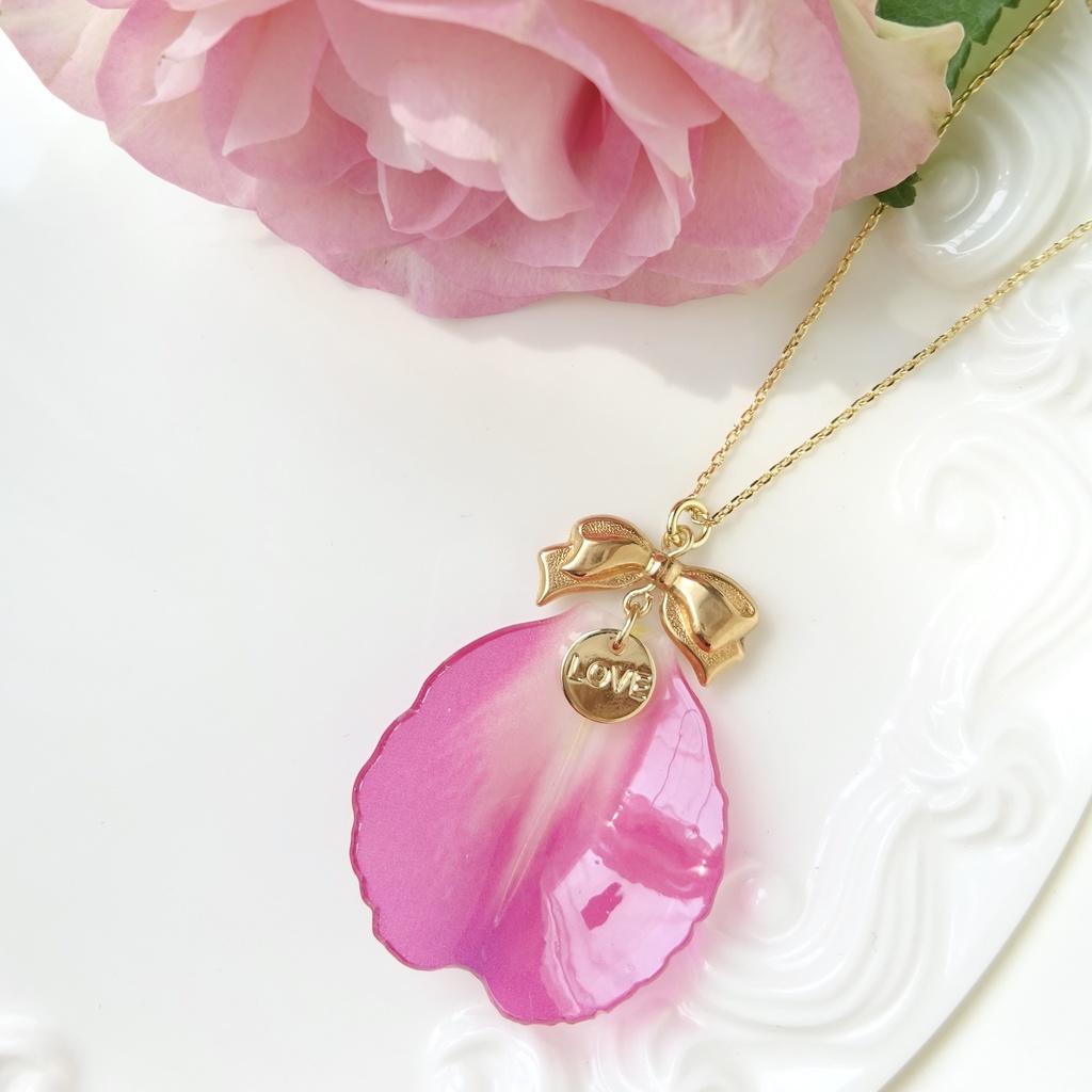 薔薇の花びらネックレス・ローズピンク
