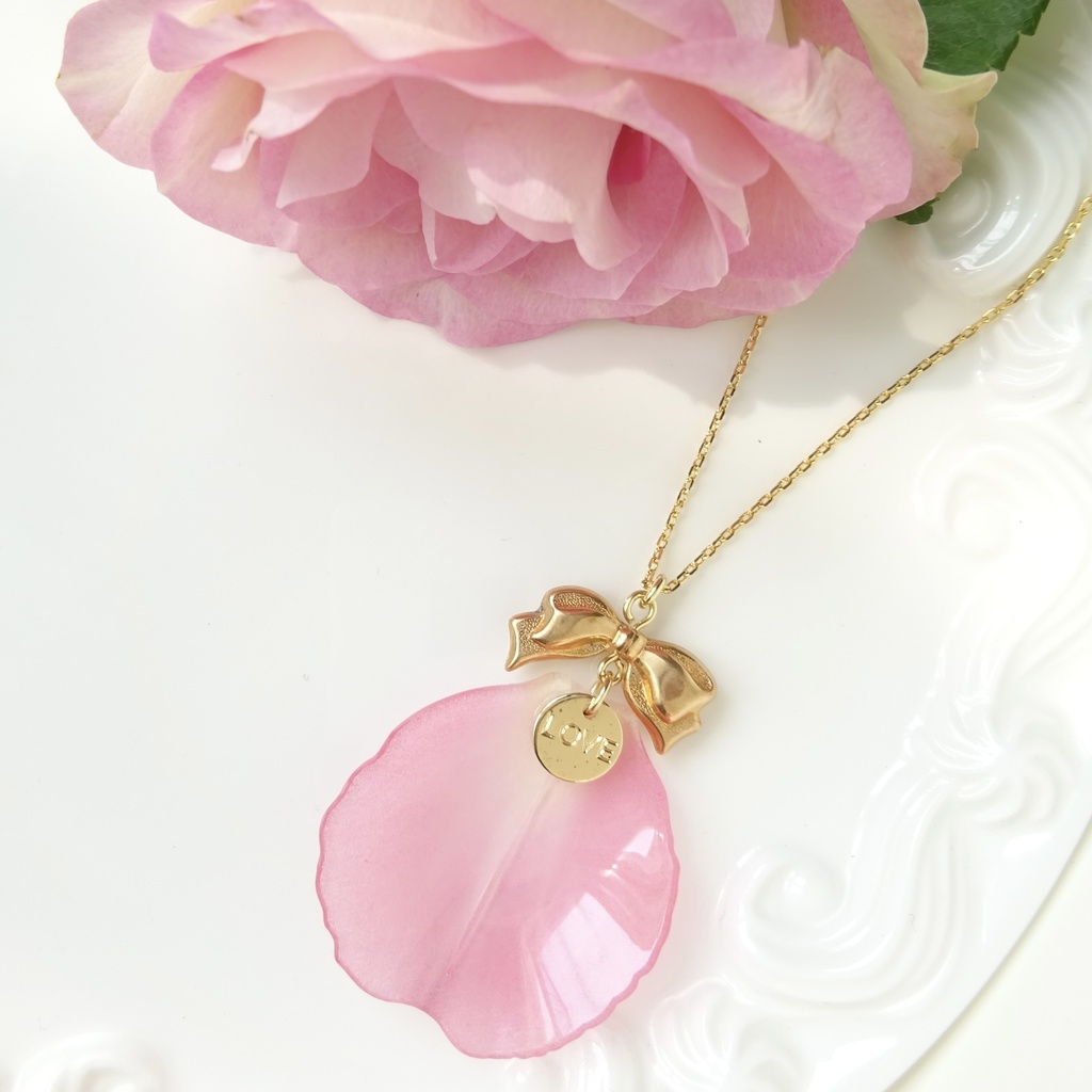 薔薇の花びらネックレス・ピンク
