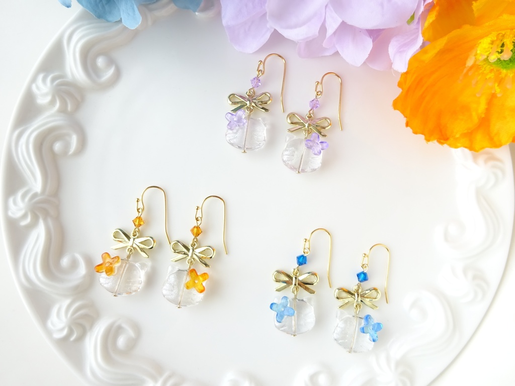 再販⭐︎ガラスの猫とリボンのピアス・青(イヤリングOK)