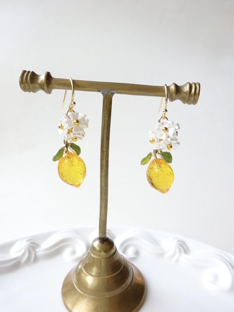 レモンフラワーピアス(イヤリングOK)