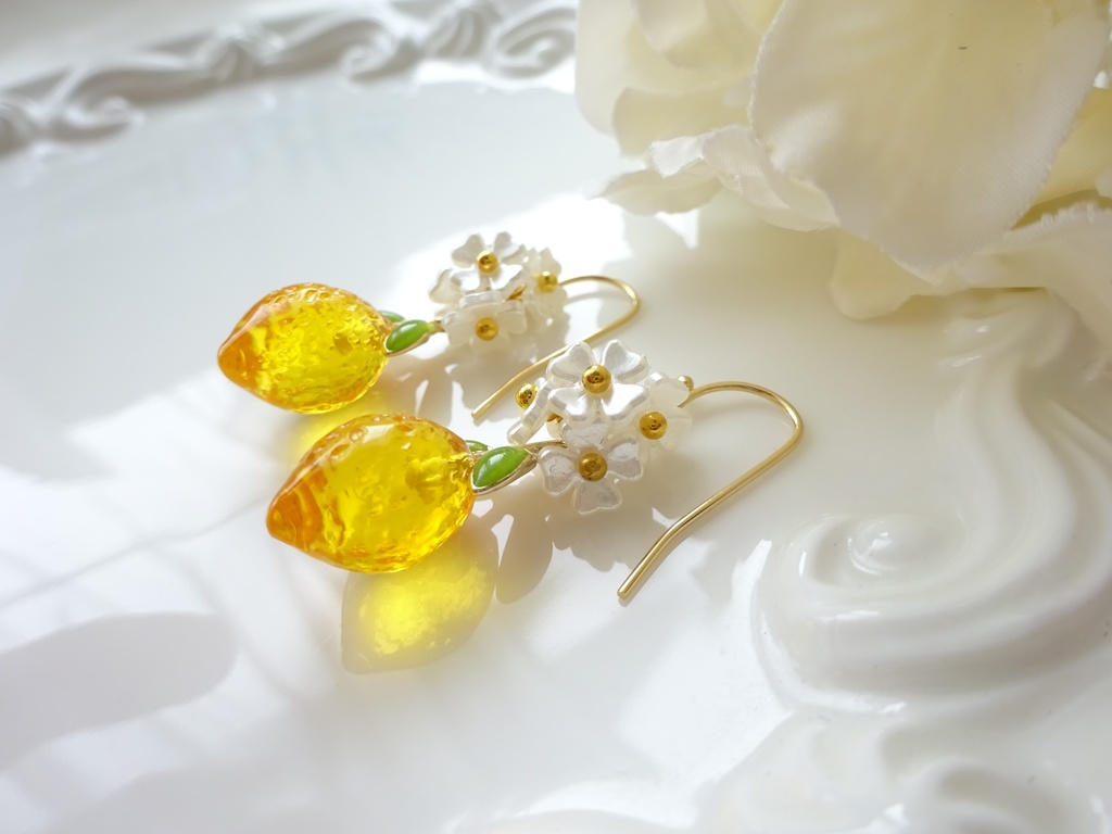 レモンフラワーピアス(イヤリングOK)