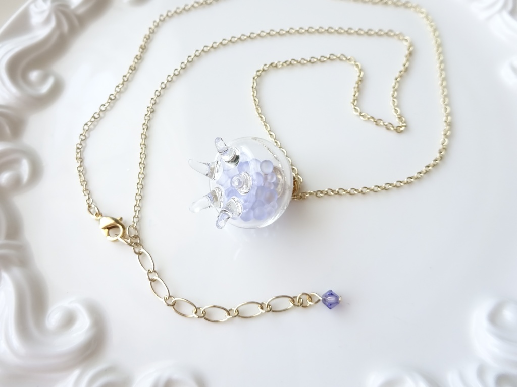 クラゲのガラスドーム ネックレス フロストブルー