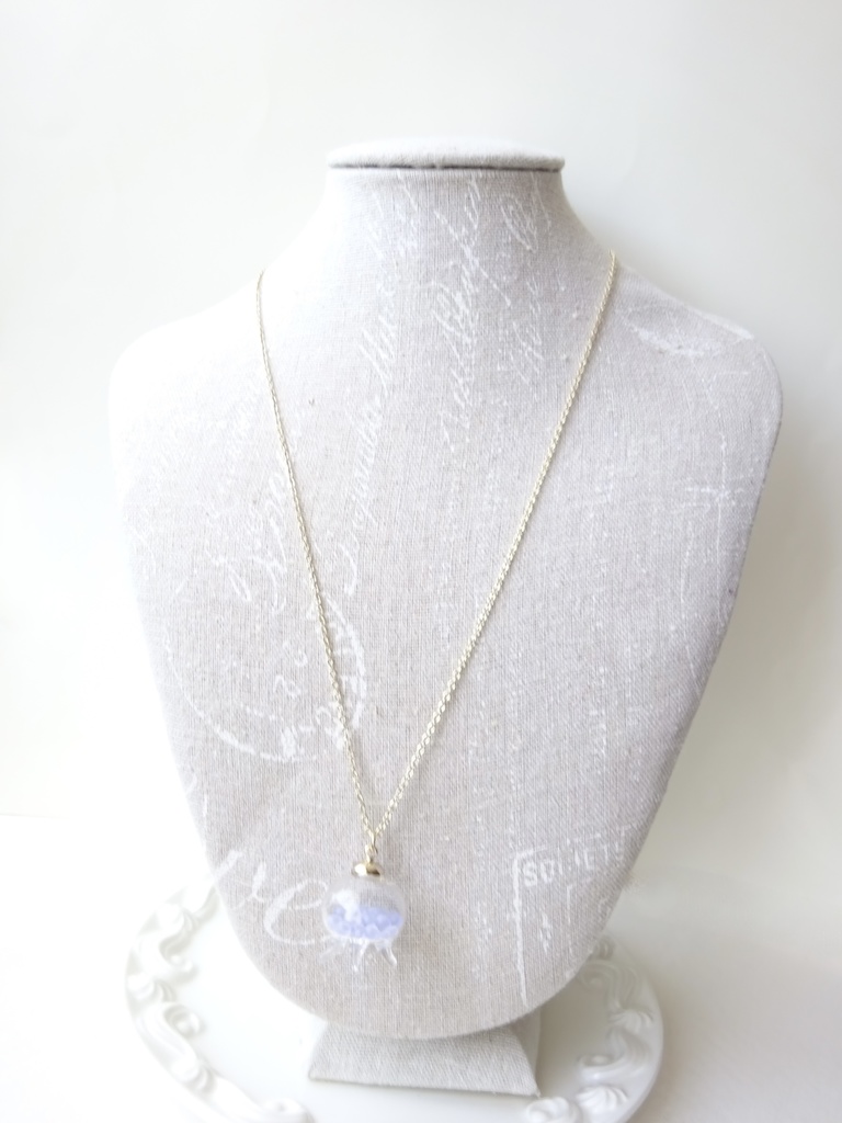 クラゲのガラスドーム ネックレス フロストブルー