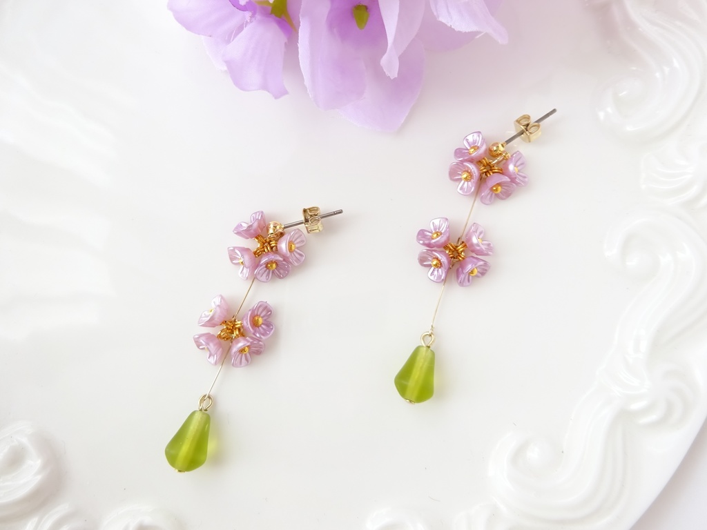 再販⭐︎ラベンダーの花手毬ピアス(イヤリングOK)
