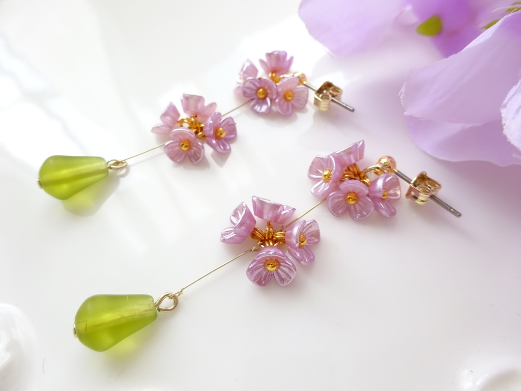 再販⭐︎ラベンダーの花手毬ピアス(イヤリングOK)