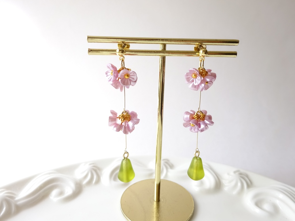 再販⭐︎ラベンダーの花手毬ピアス(イヤリングOK)