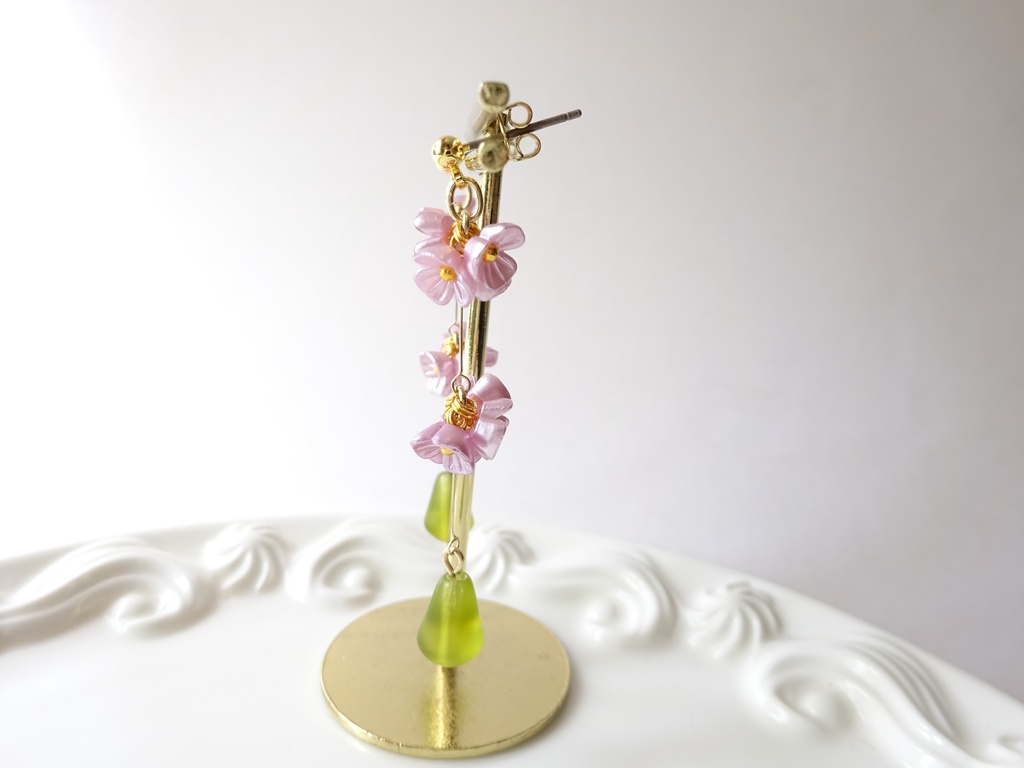 再販⭐︎ラベンダーの花手毬ピアス(イヤリングOK)