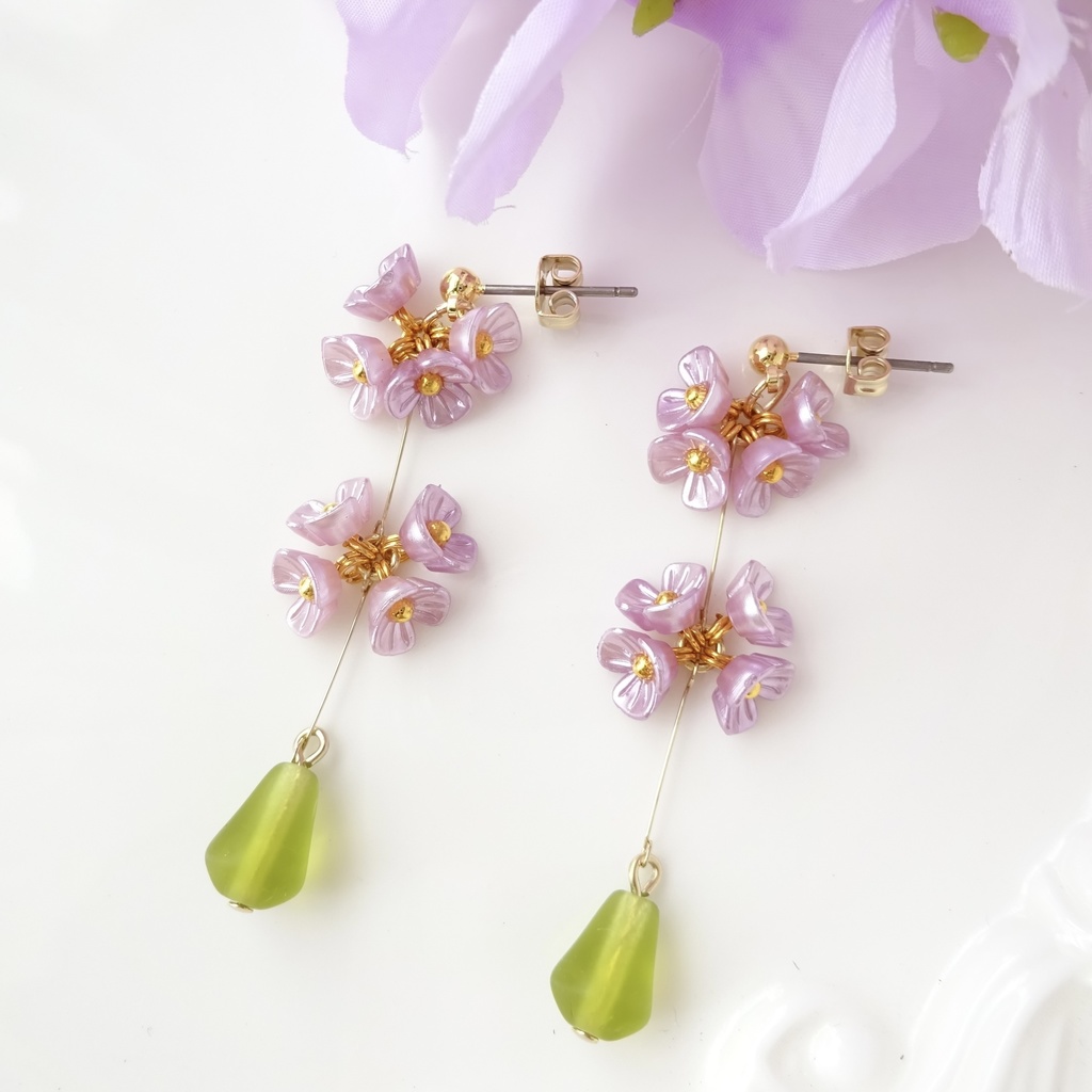 再販⭐︎ラベンダーの花手毬ピアス(イヤリングOK)
