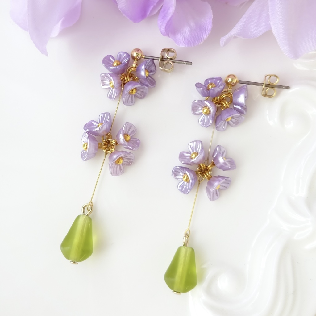 ラベンダーの花手毬ピアス(イヤリングOK)