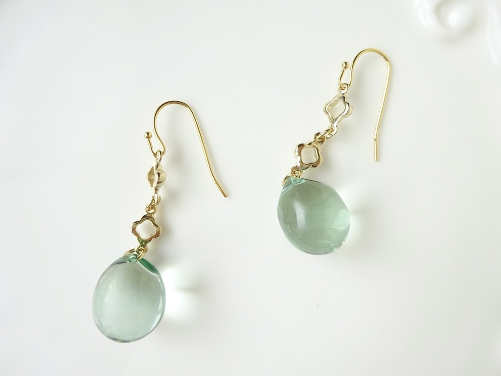 サマーレイン・ピアス・グリーン(イヤリングOK)