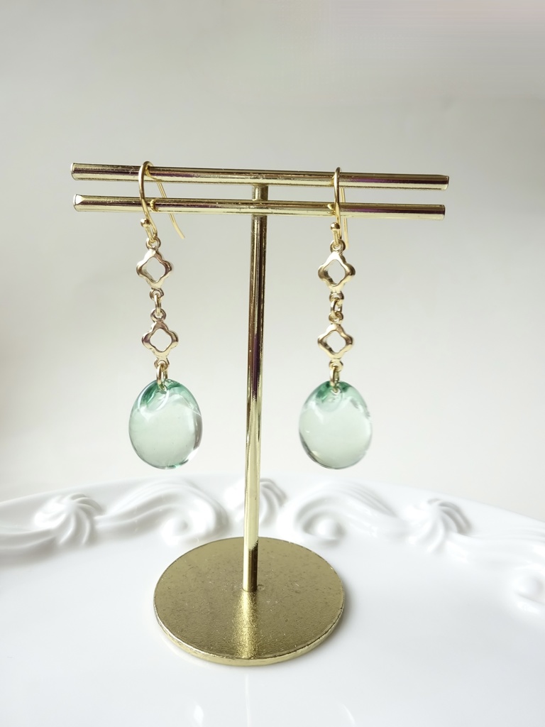 サマーレイン・ピアス・グリーン(イヤリングOK)