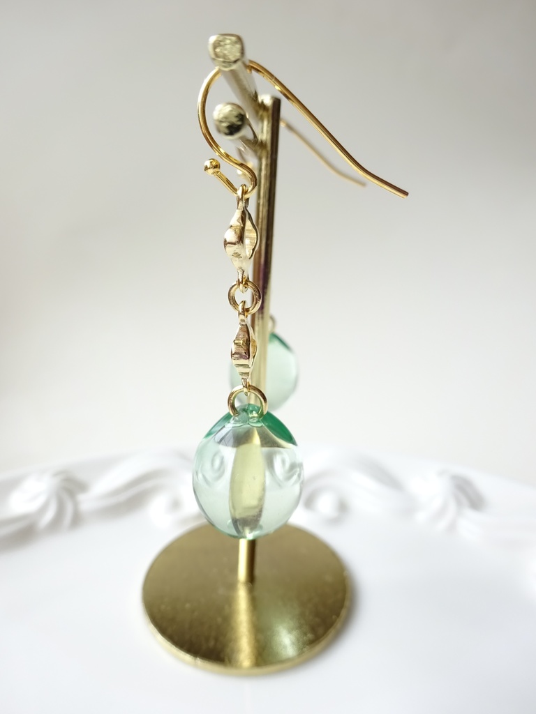 サマーレイン・ピアス・グリーン(イヤリングOK)