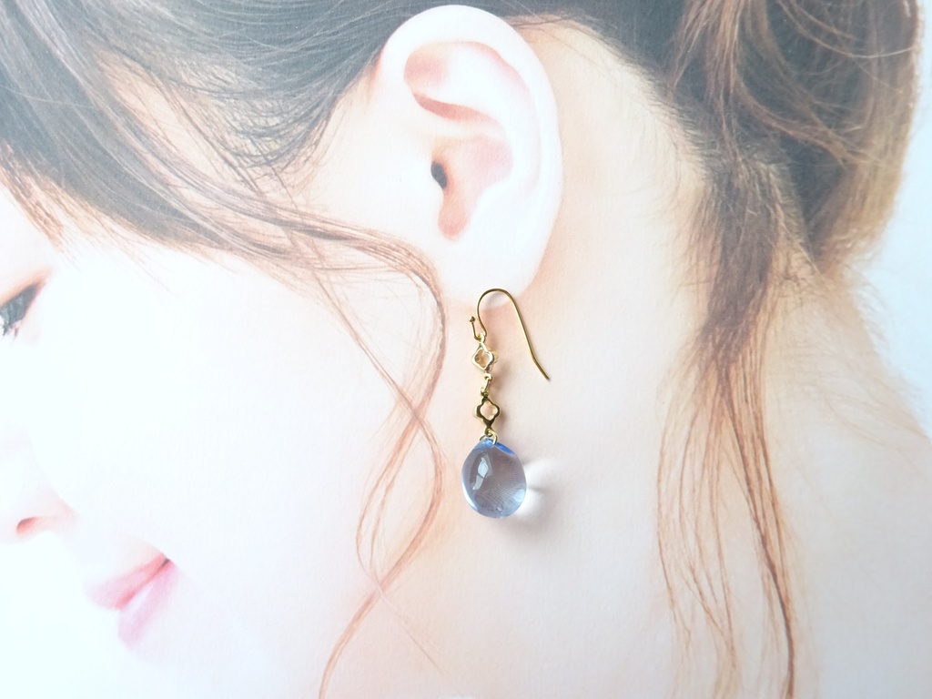 サマーレイン・ピアス・ブルー(イヤリングOK)