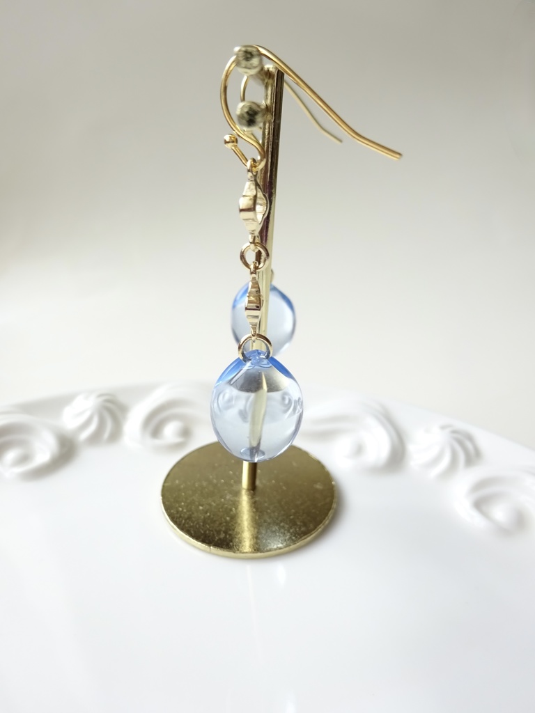 サマーレイン・ピアス・ブルー(イヤリングOK)