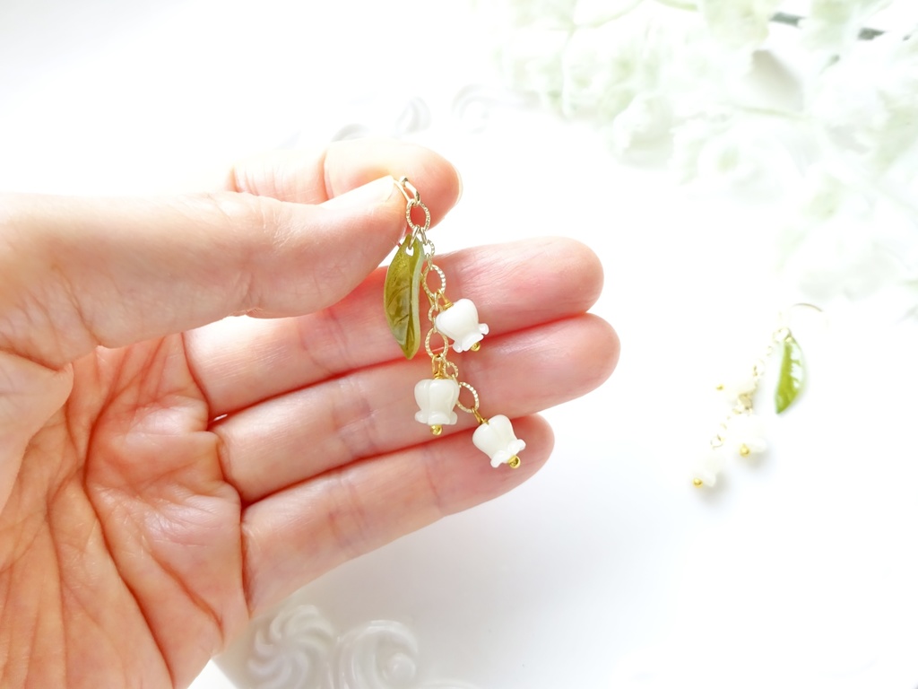 再販*小さな鈴蘭のシェルピアス(イヤリングOK)