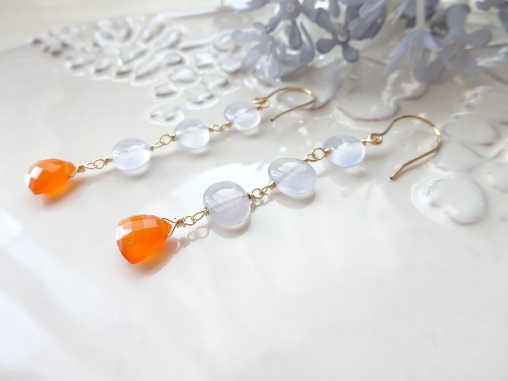 天然石・カーネリアン&ブルーカルセドニーK14gfピアス・夏の夕暮れ