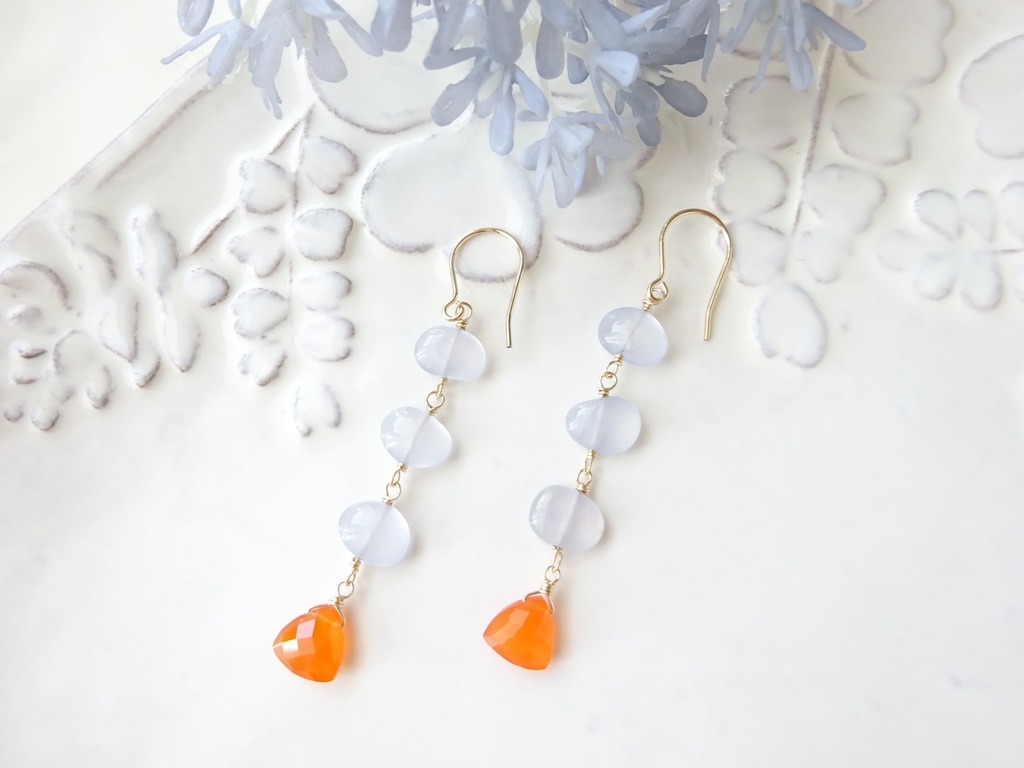 天然石・カーネリアン&ブルーカルセドニーK14gfピアス・夏の夕暮れ