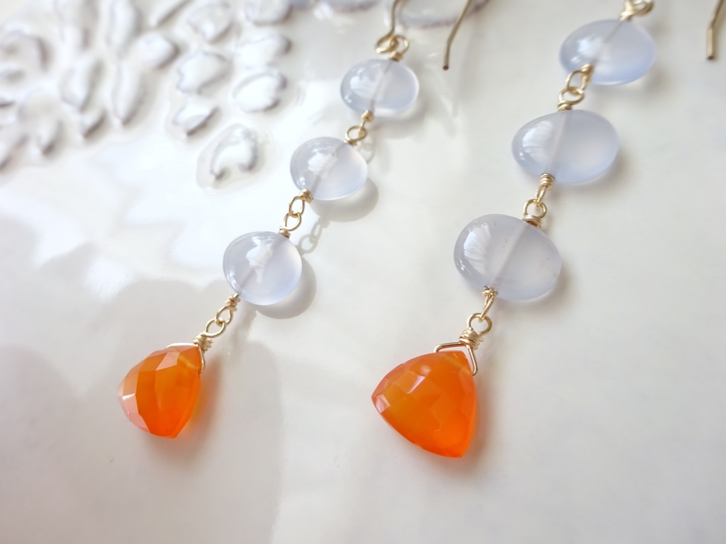 天然石・カーネリアン&ブルーカルセドニーK14gfピアス・夏の夕暮れ