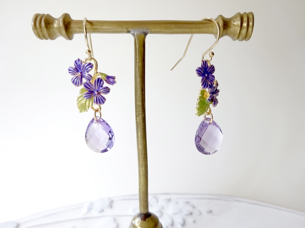 天然石アメジスト花束すみれピアス・(イヤリングOK)