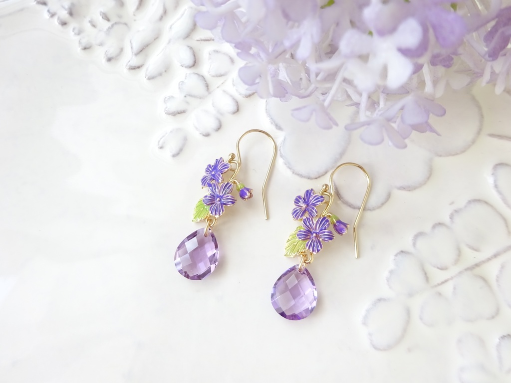 天然石アメジスト花束すみれピアス・(イヤリングOK)