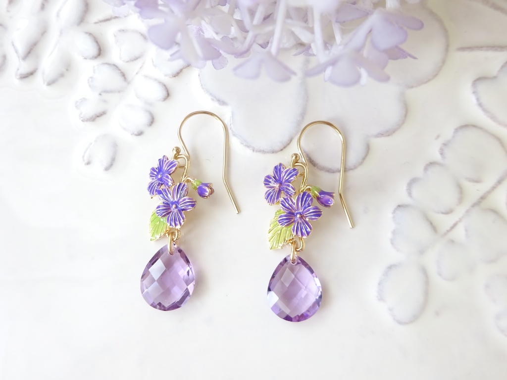天然石アメジスト花束すみれピアス・(イヤリングOK)