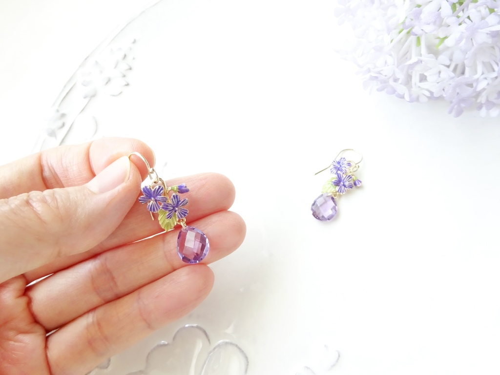 天然石アメジスト花束すみれピアス・(イヤリングOK)