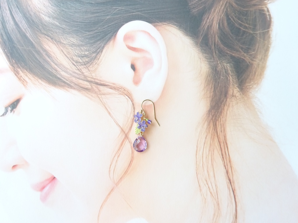 天然石アメジスト花束すみれピアス・(イヤリングOK)