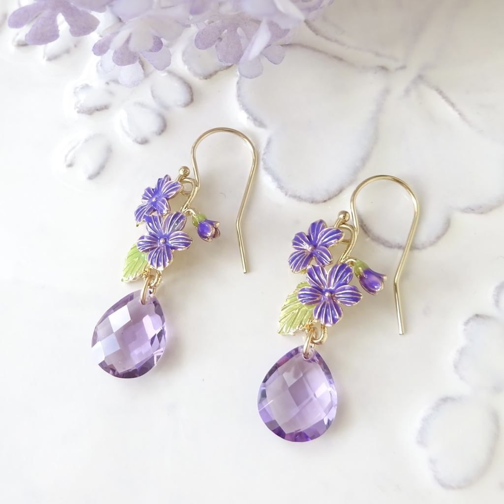 天然石アメジスト花束すみれピアス・(イヤリングOK)