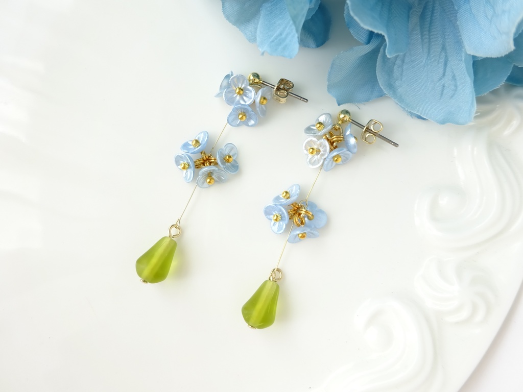 わすれな草の花手毬ピアス(イヤリングOK)